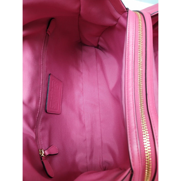 Coach Carlyle Pink Smooth Leather Turnlock 3 Compartments Shoulder Bag - Picture 9 of 15